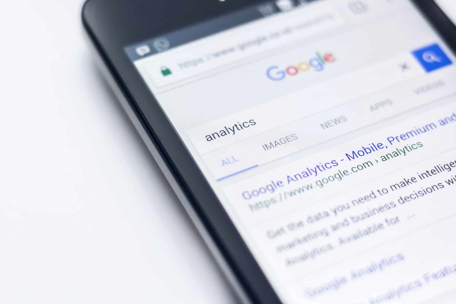 Publicidad en Facebook vs Google: ¿Cuál es más efectivo?