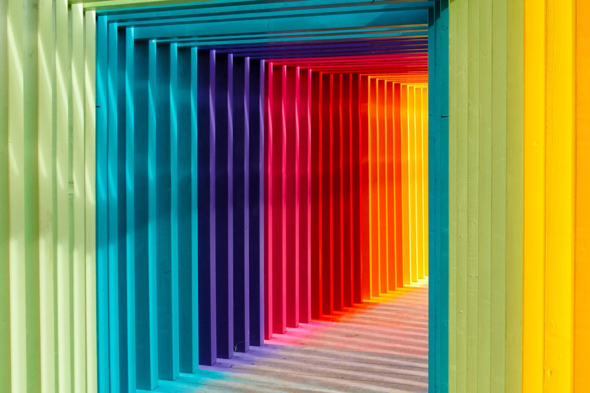 ¿Qué colores y fuentes debo elegir para mi sitio web?