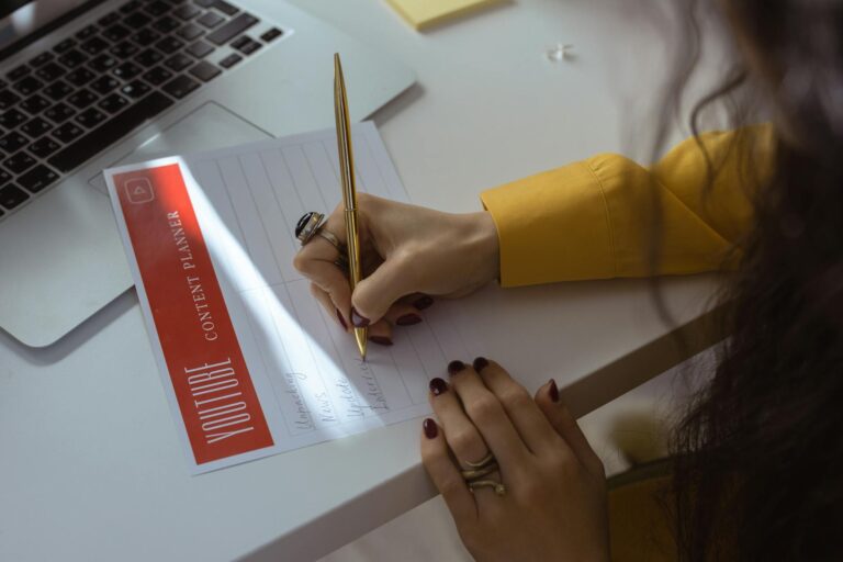 La IA en Contenido SEO: De una Promesa Fallida a una Herramienta Indispensable para su Agencia