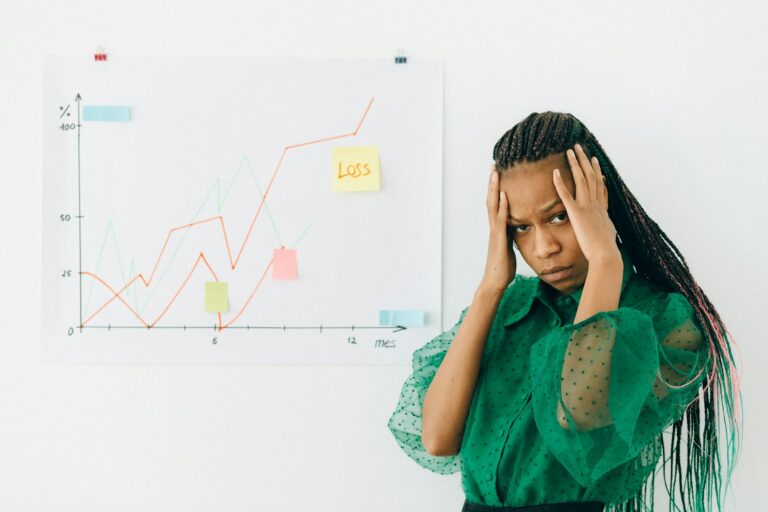 Análisis del Riesgo Laboral por IA: Impacto en 784 Ocupaciones