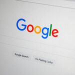 Navegando la Evolución del SEO: IA en Títulos, Spam y Transparencia en Buscadores